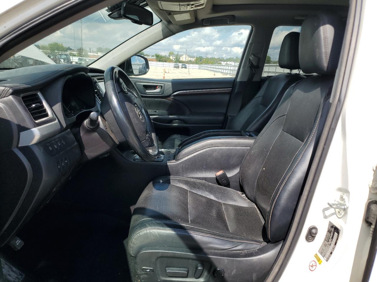 2016 TOYOTA HIGHLANDER