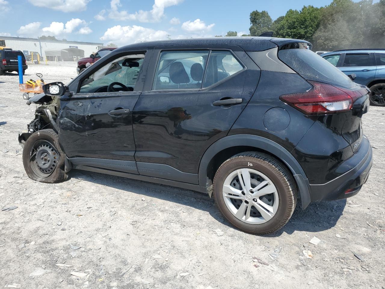 2023 NISSAN KICKS