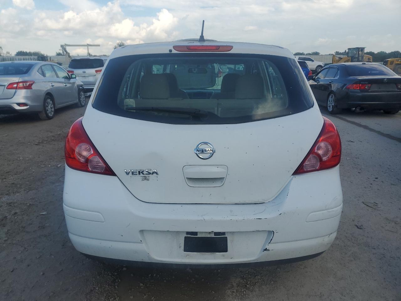 2011 NISSAN VERSA