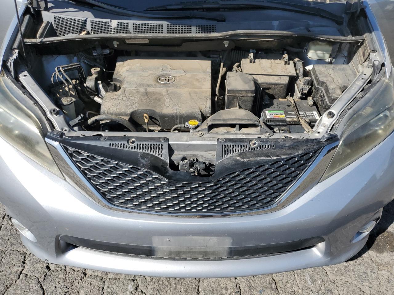2016 TOYOTA SIENNA