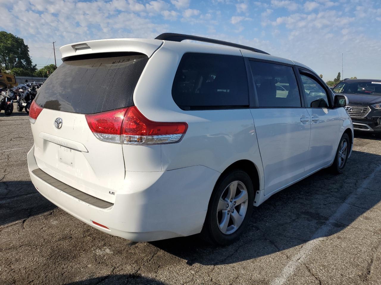 2014 TOYOTA SIENNA