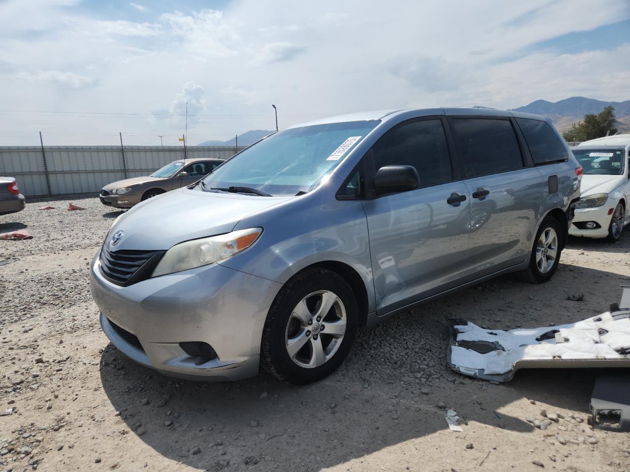 2014 TOYOTA SIENNA