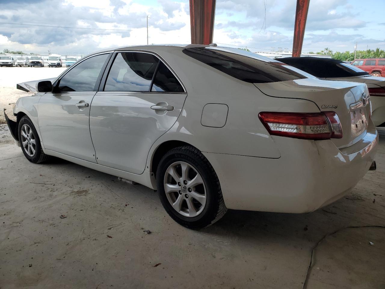 2011 TOYOTA CAMRY
