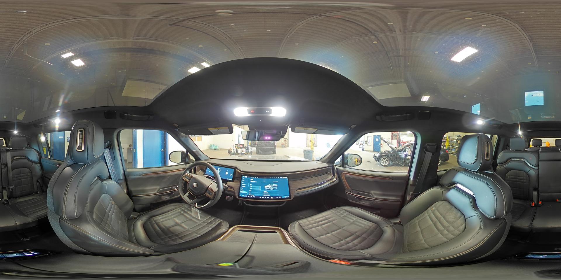 2025 RIVIAN R1s