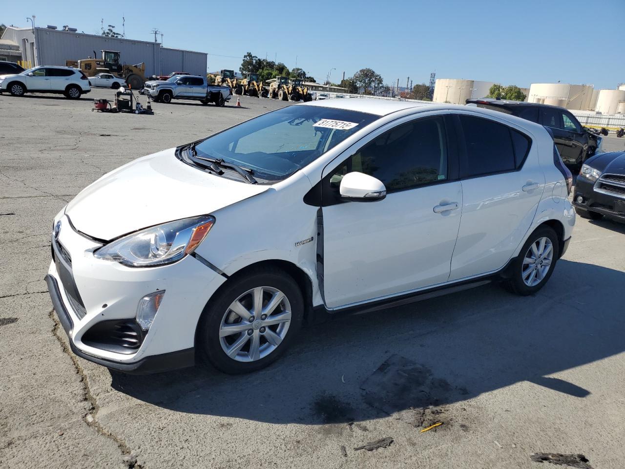2017 TOYOTA Prius c