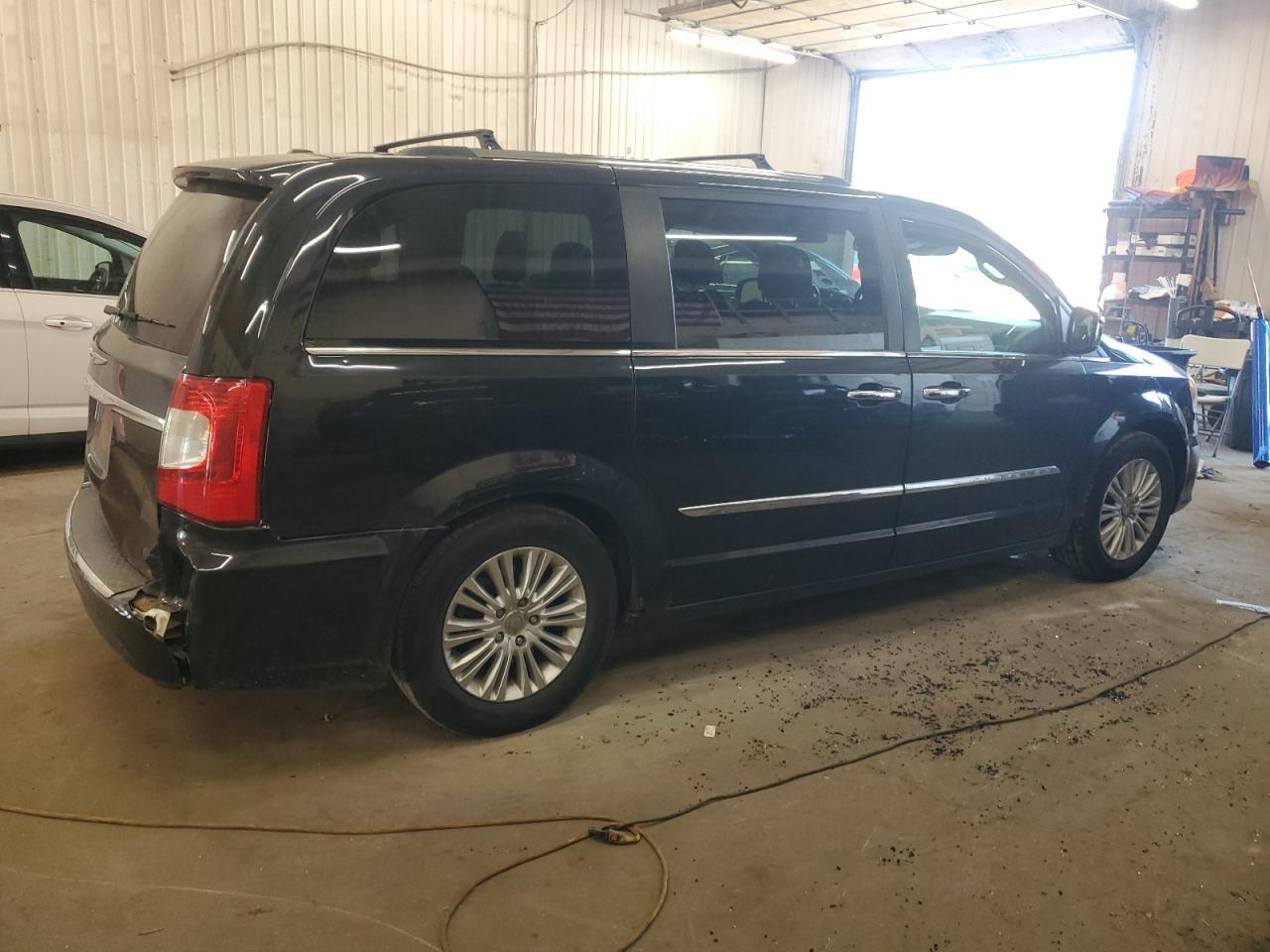 2012 CHRYSLER Town & Country