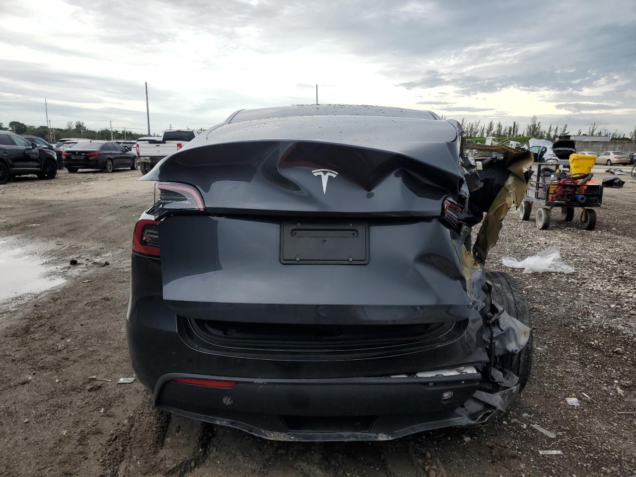 2024 TESLA MODEL Y