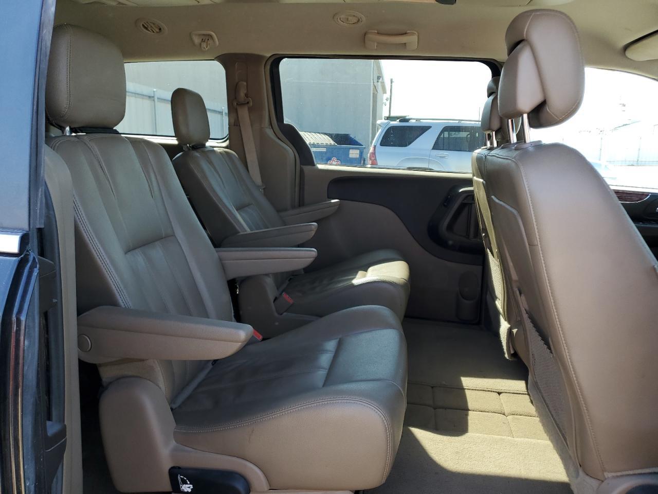 2015 CHRYSLER Town & Country