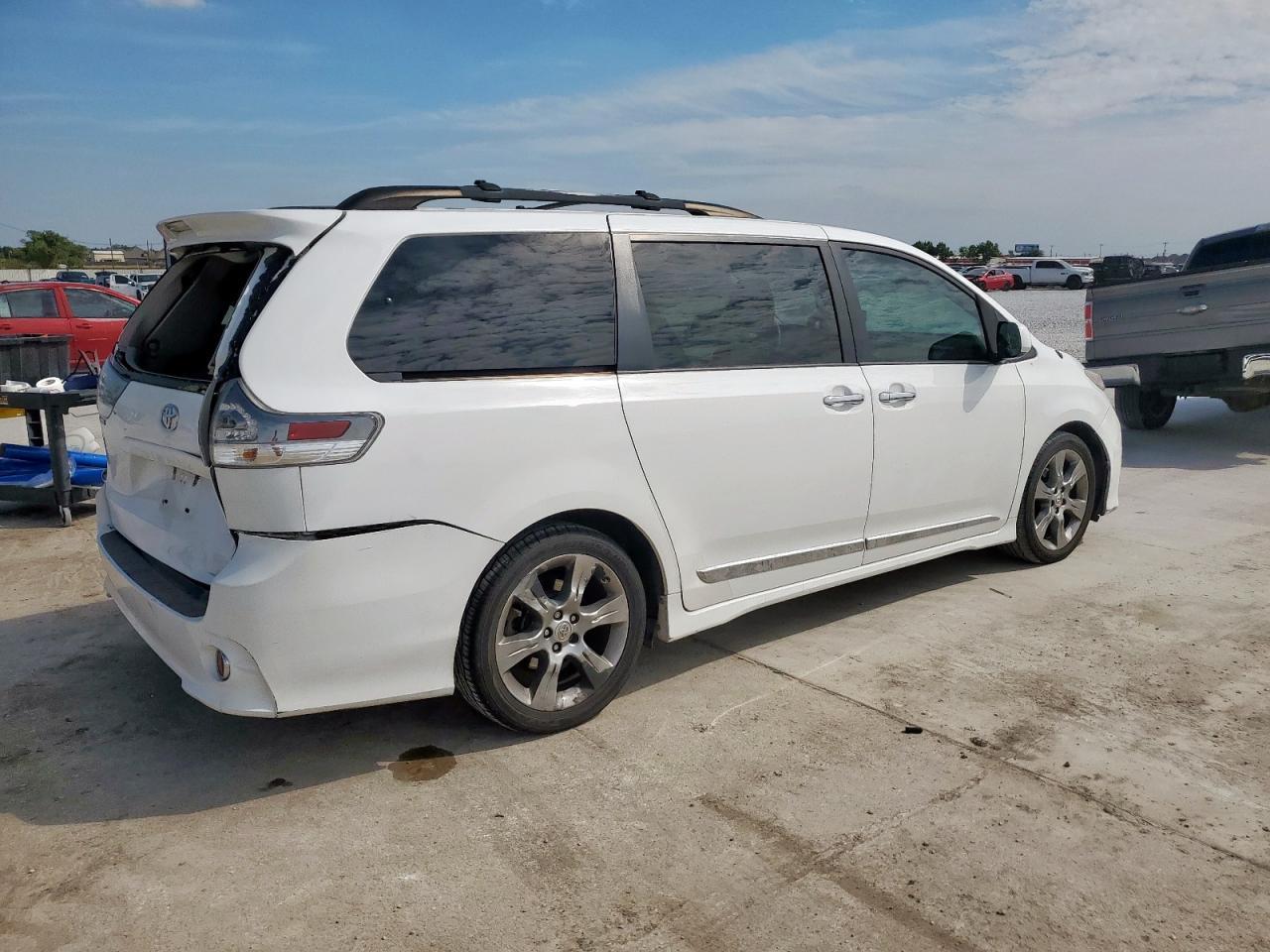 2014 TOYOTA SIENNA