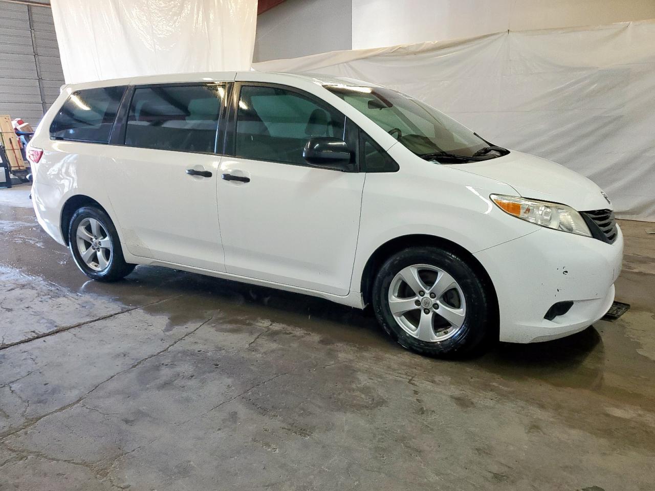2017 TOYOTA SIENNA