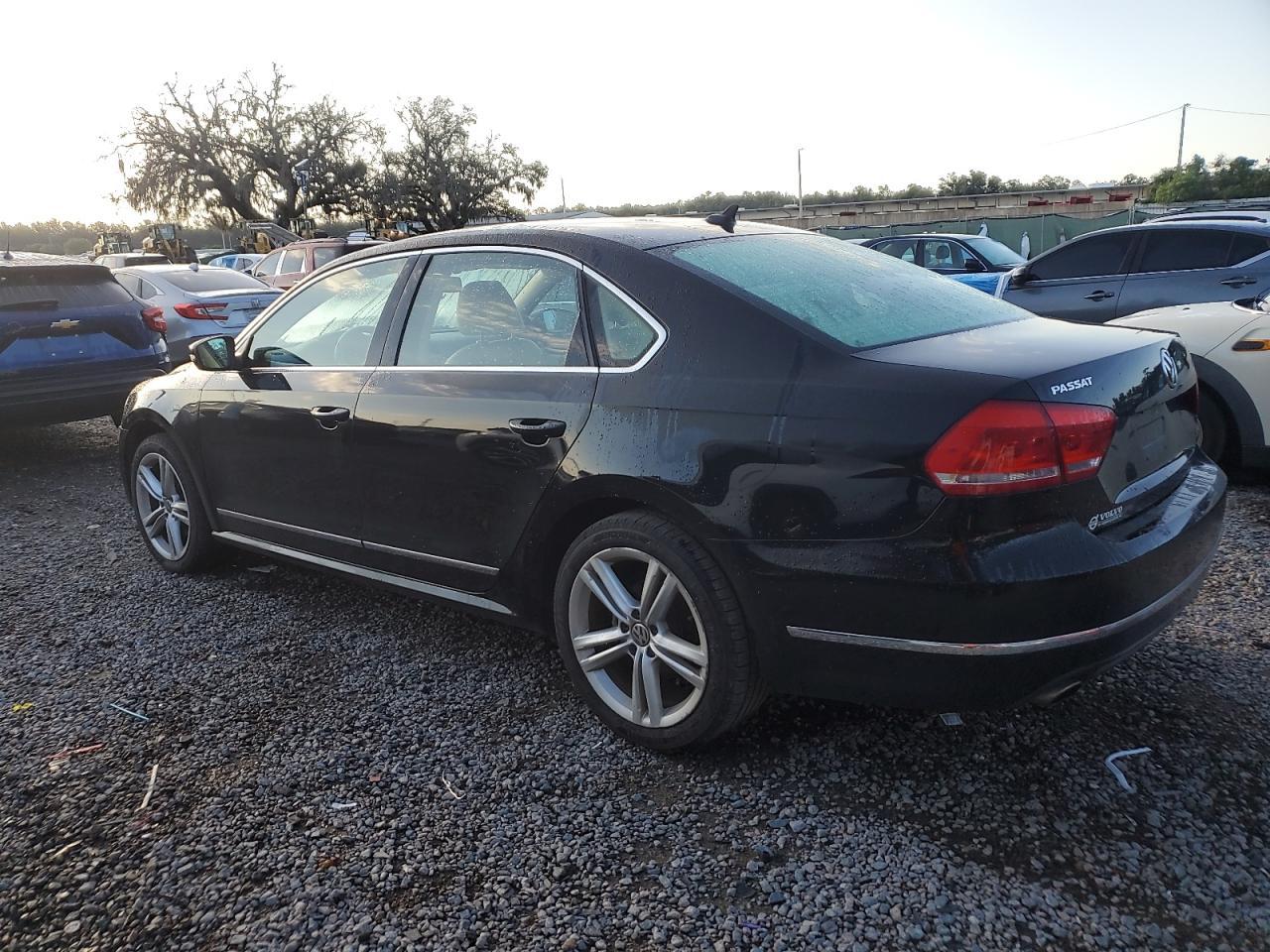 2014 VOLKSWAGEN Passat