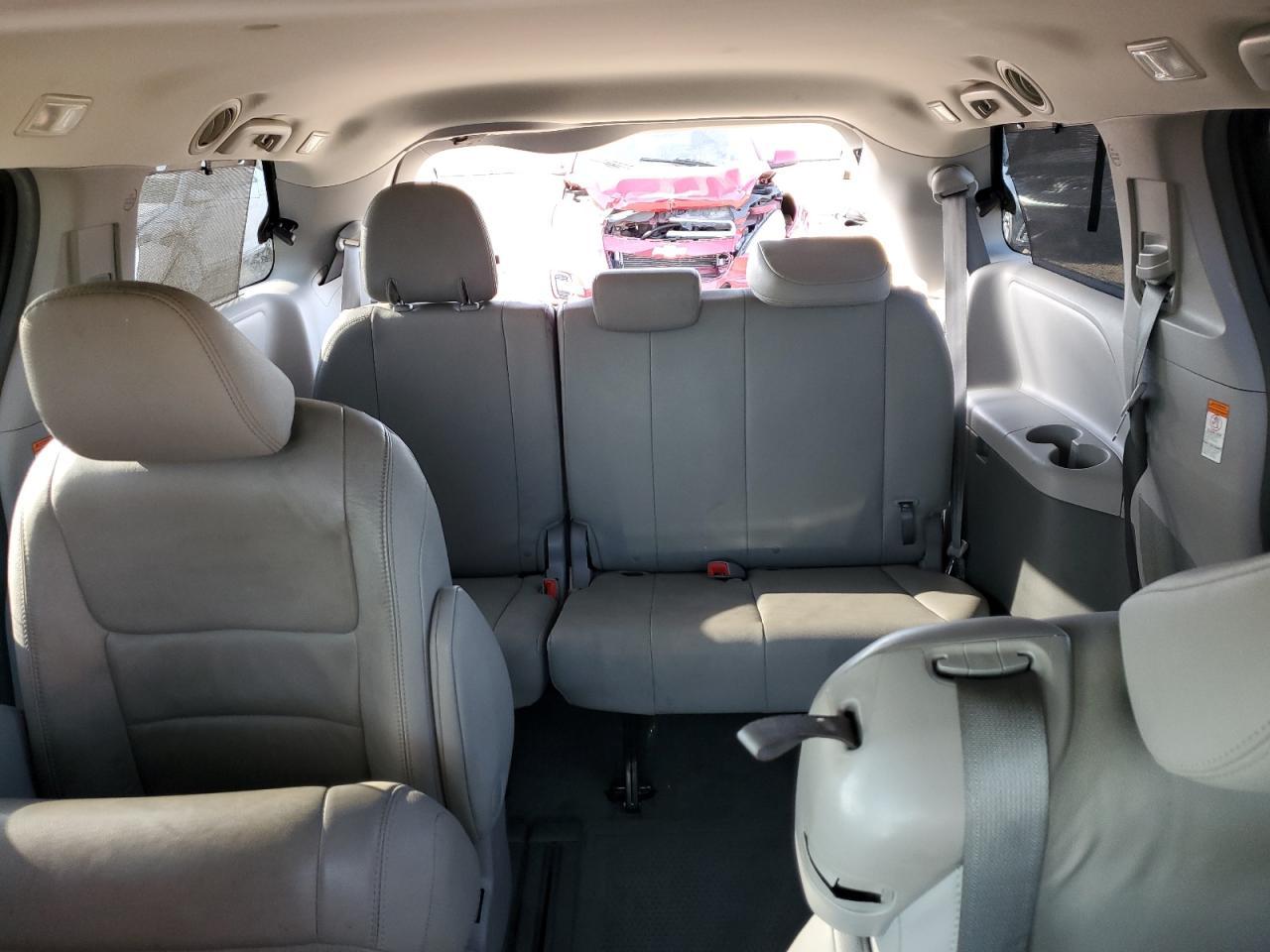 2015 TOYOTA SIENNA