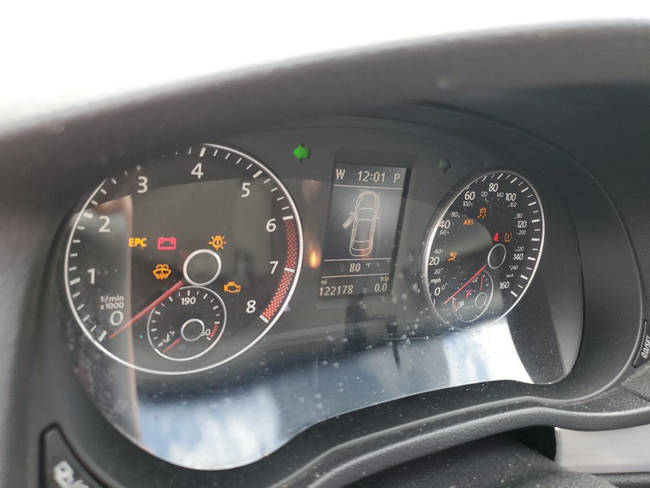 2013 VOLKSWAGEN Passat