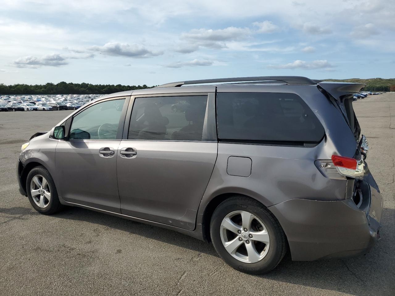 2011 TOYOTA SIENNA