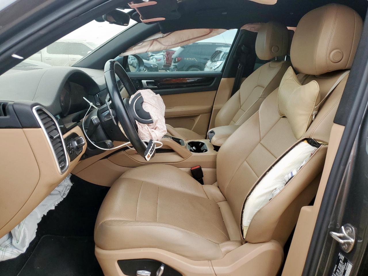 2020 PORSCHE CAYENNE