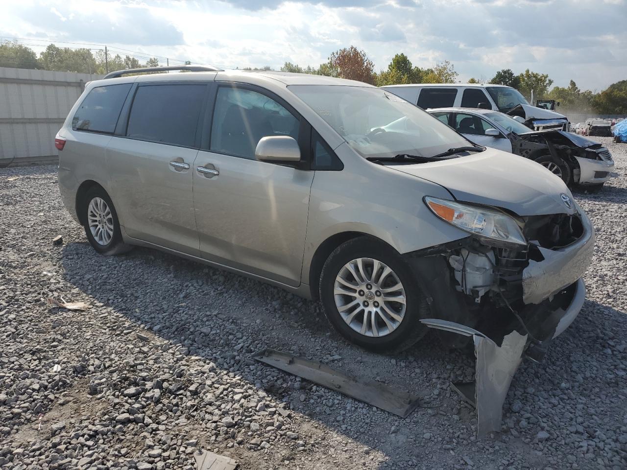 2015 TOYOTA SIENNA