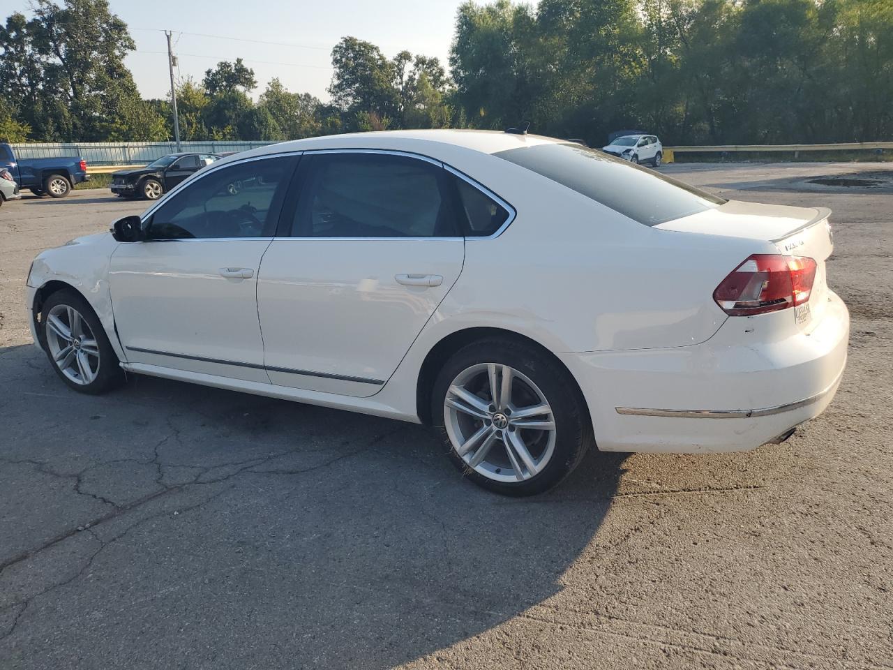 2014 VOLKSWAGEN Passat