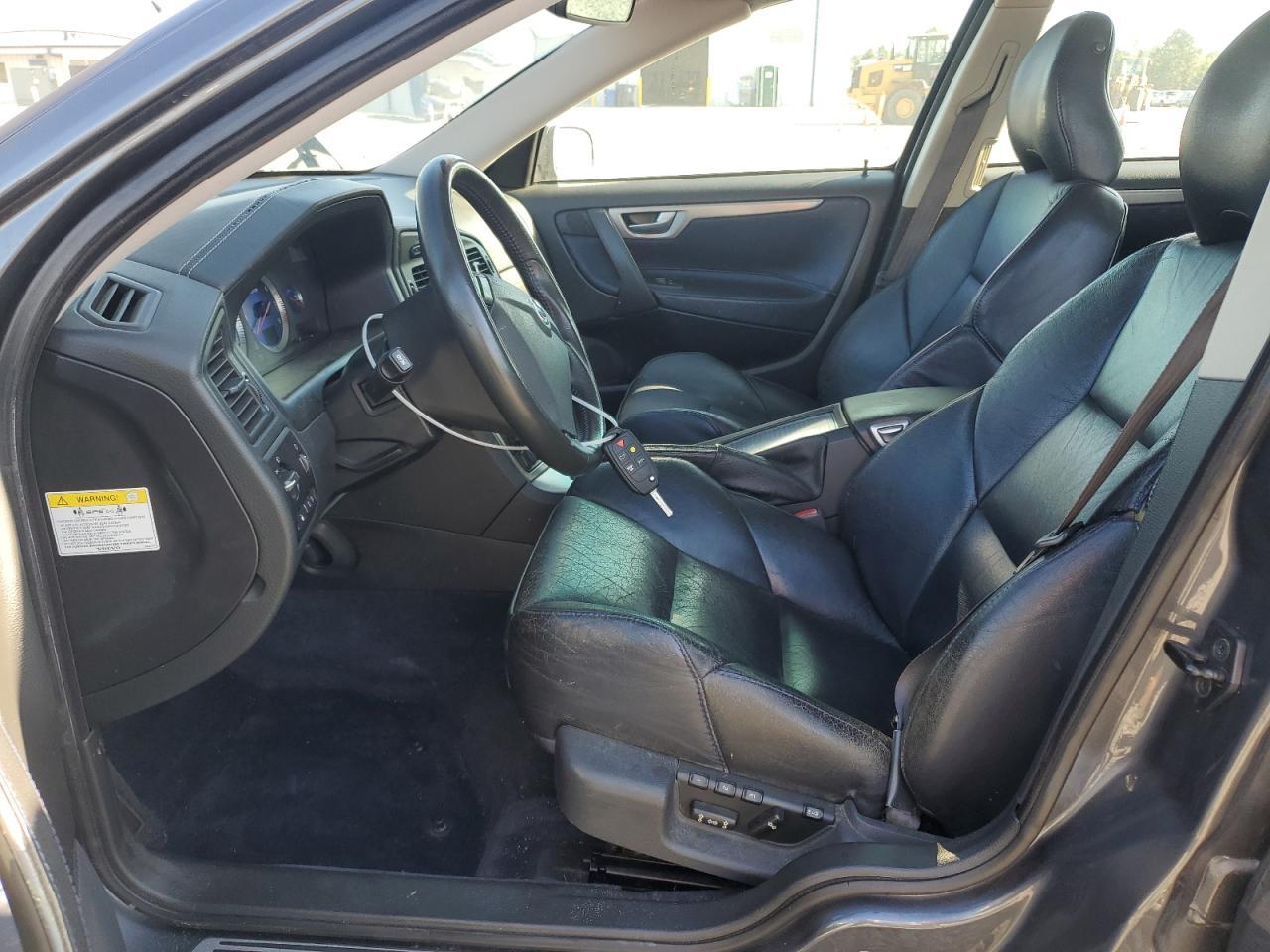 2004 VOLVO V70