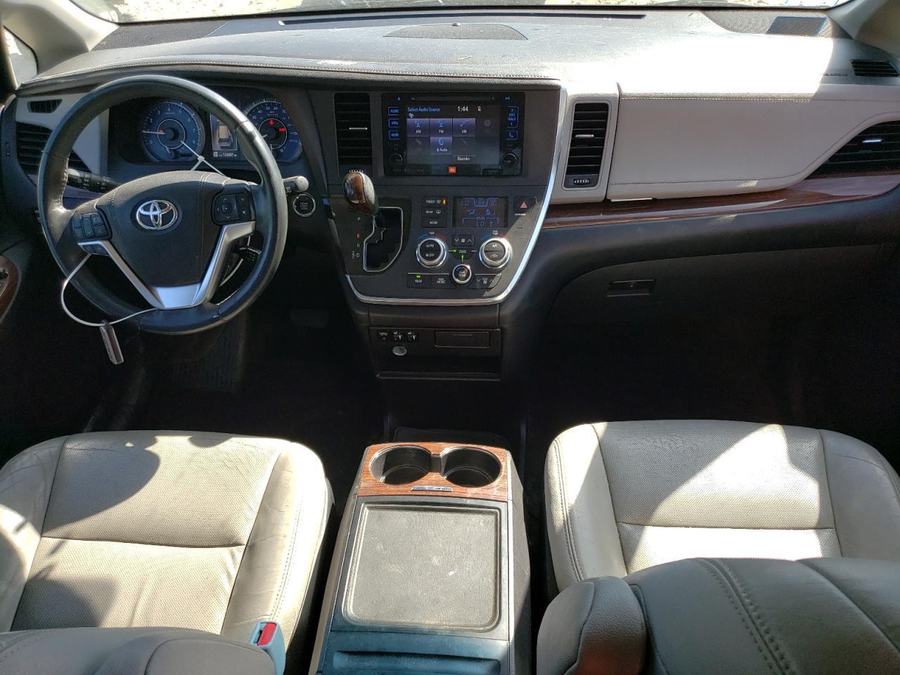 2016 TOYOTA SIENNA