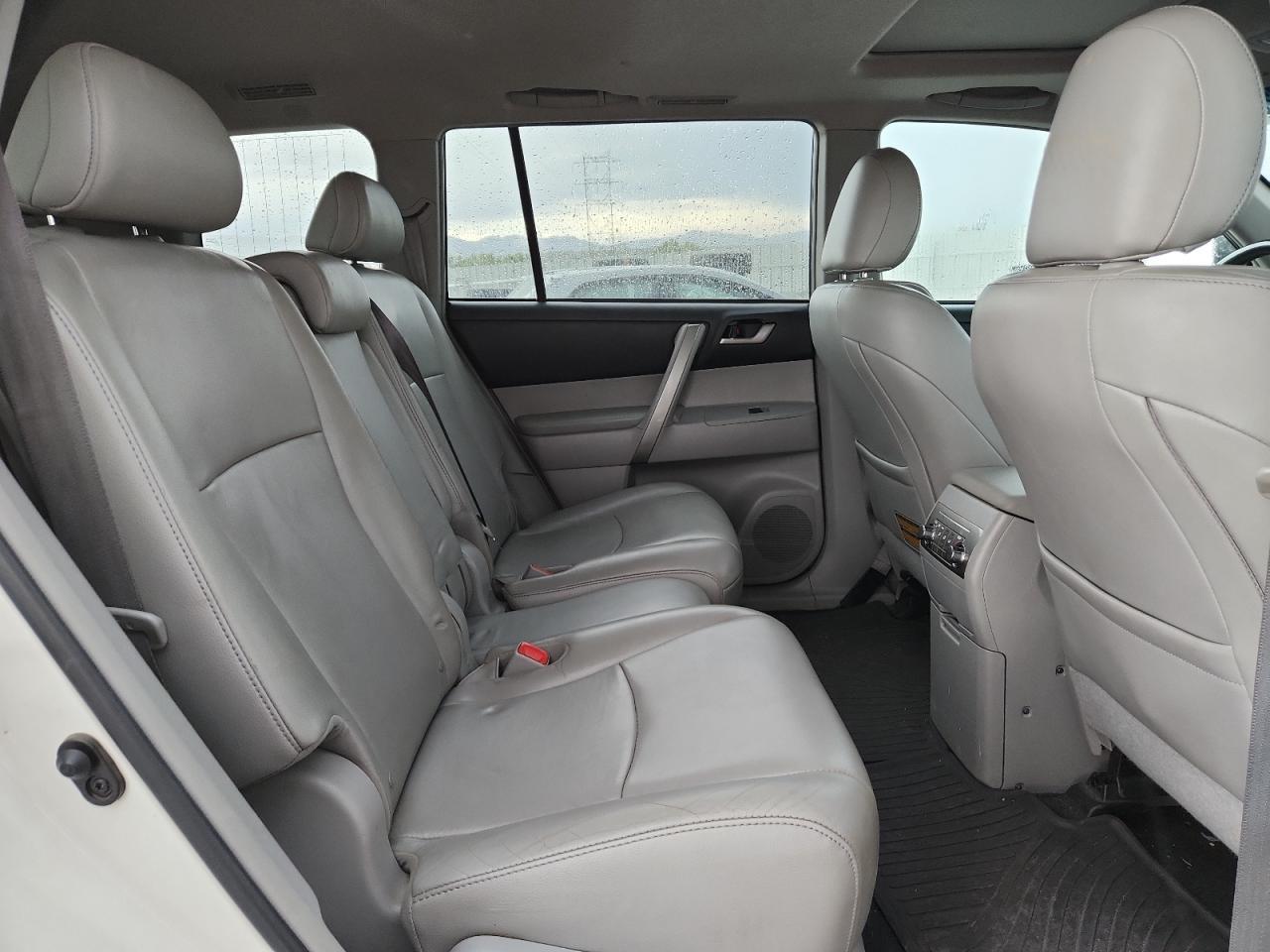 2013 TOYOTA HIGHLANDER