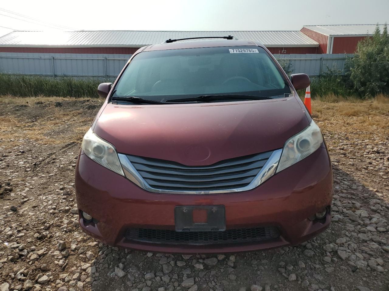 2013 TOYOTA SIENNA