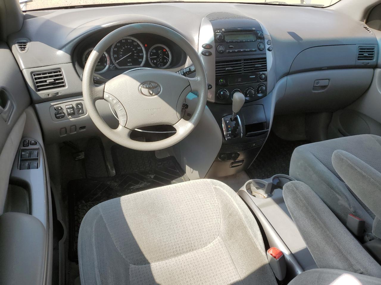 2009 TOYOTA SIENNA