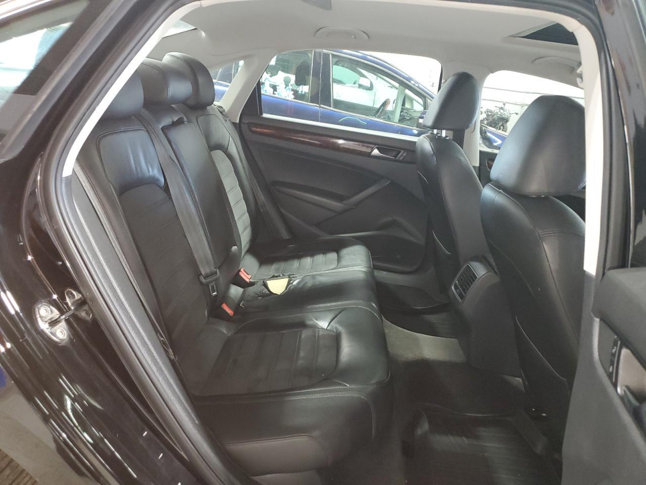 2013 VOLKSWAGEN Passat