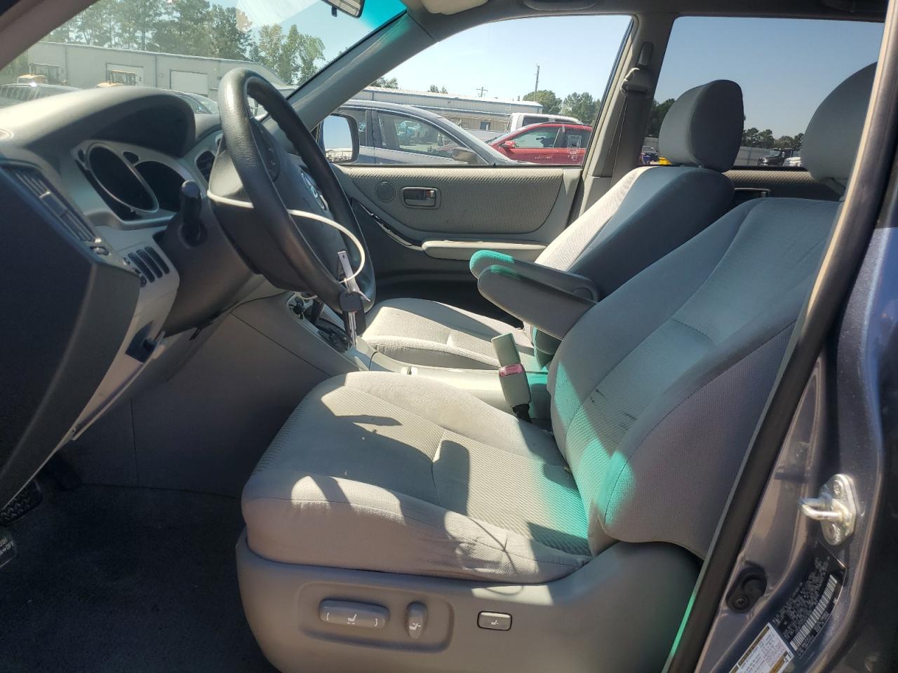 2004 TOYOTA HIGHLANDER