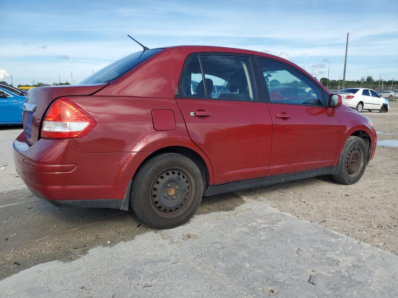 2011 NISSAN VERSA