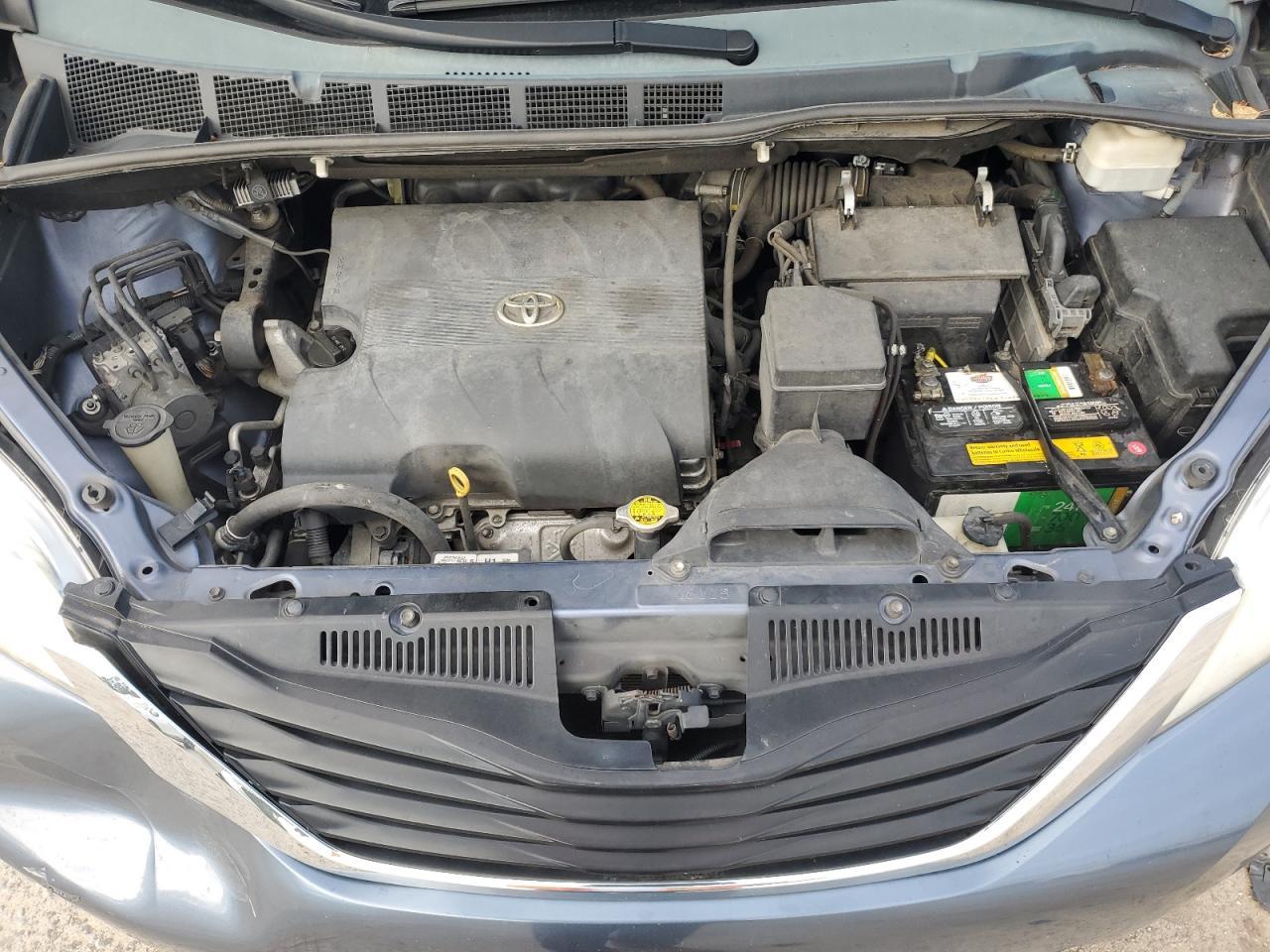 2013 TOYOTA SIENNA