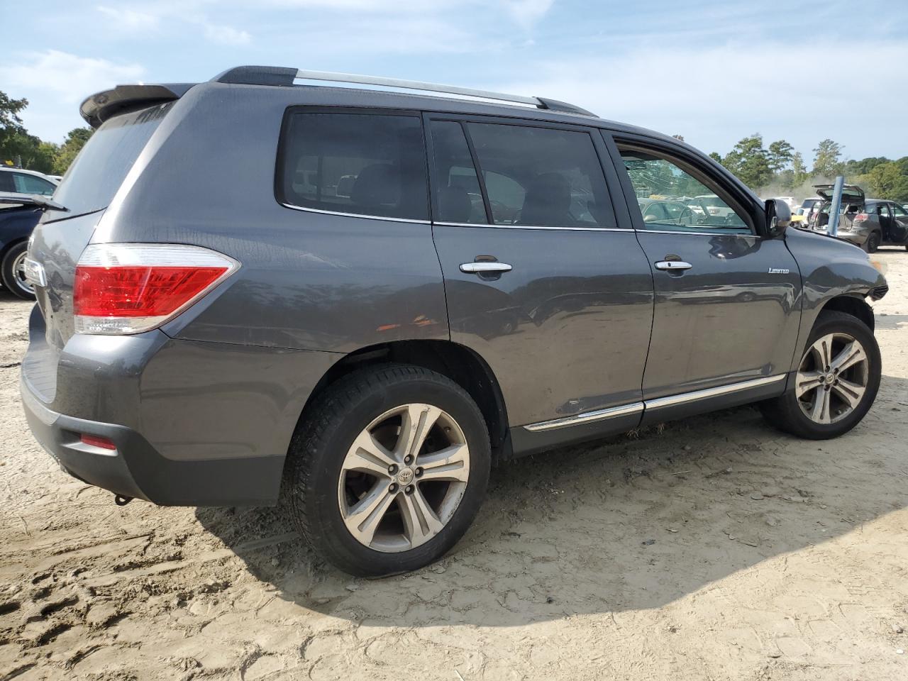2013 TOYOTA HIGHLANDER