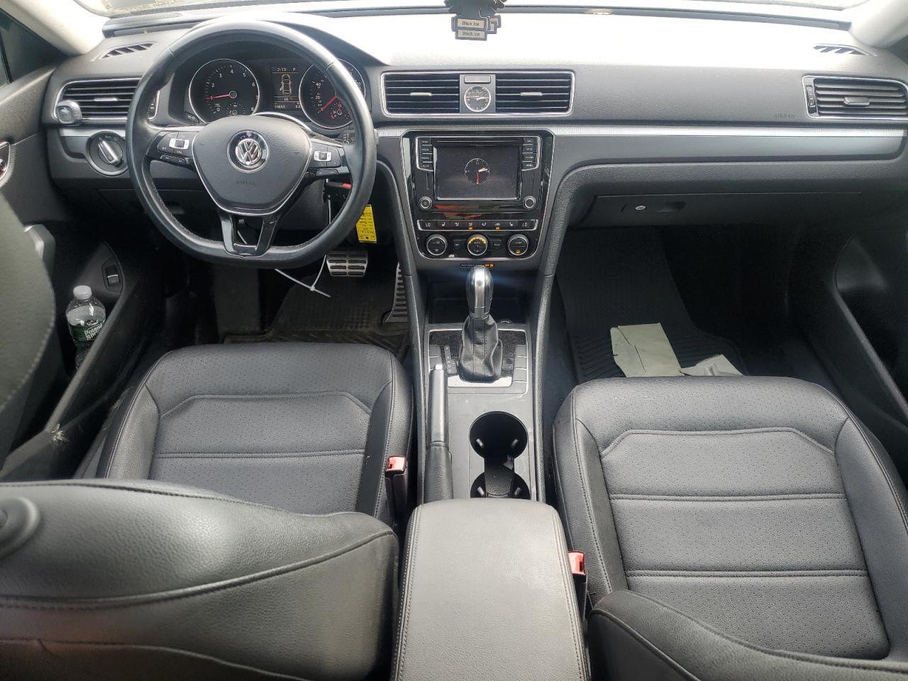 2017 VOLKSWAGEN Passat