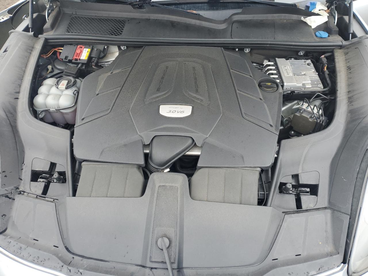 2020 PORSCHE CAYENNE