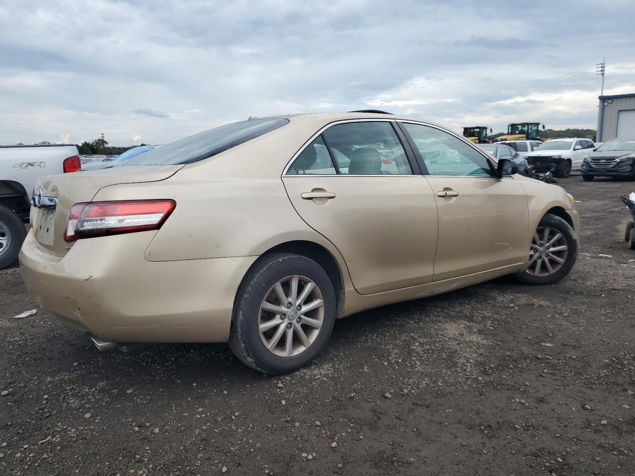 2011 TOYOTA CAMRY