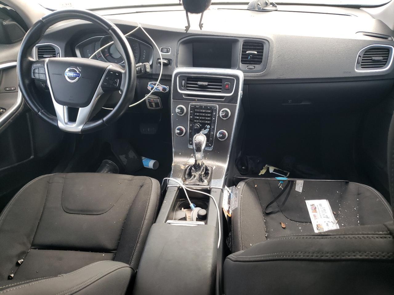 2015 VOLVO V60