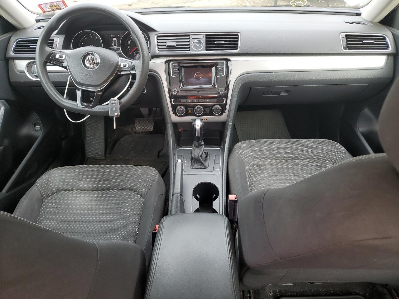 2017 VOLKSWAGEN Passat