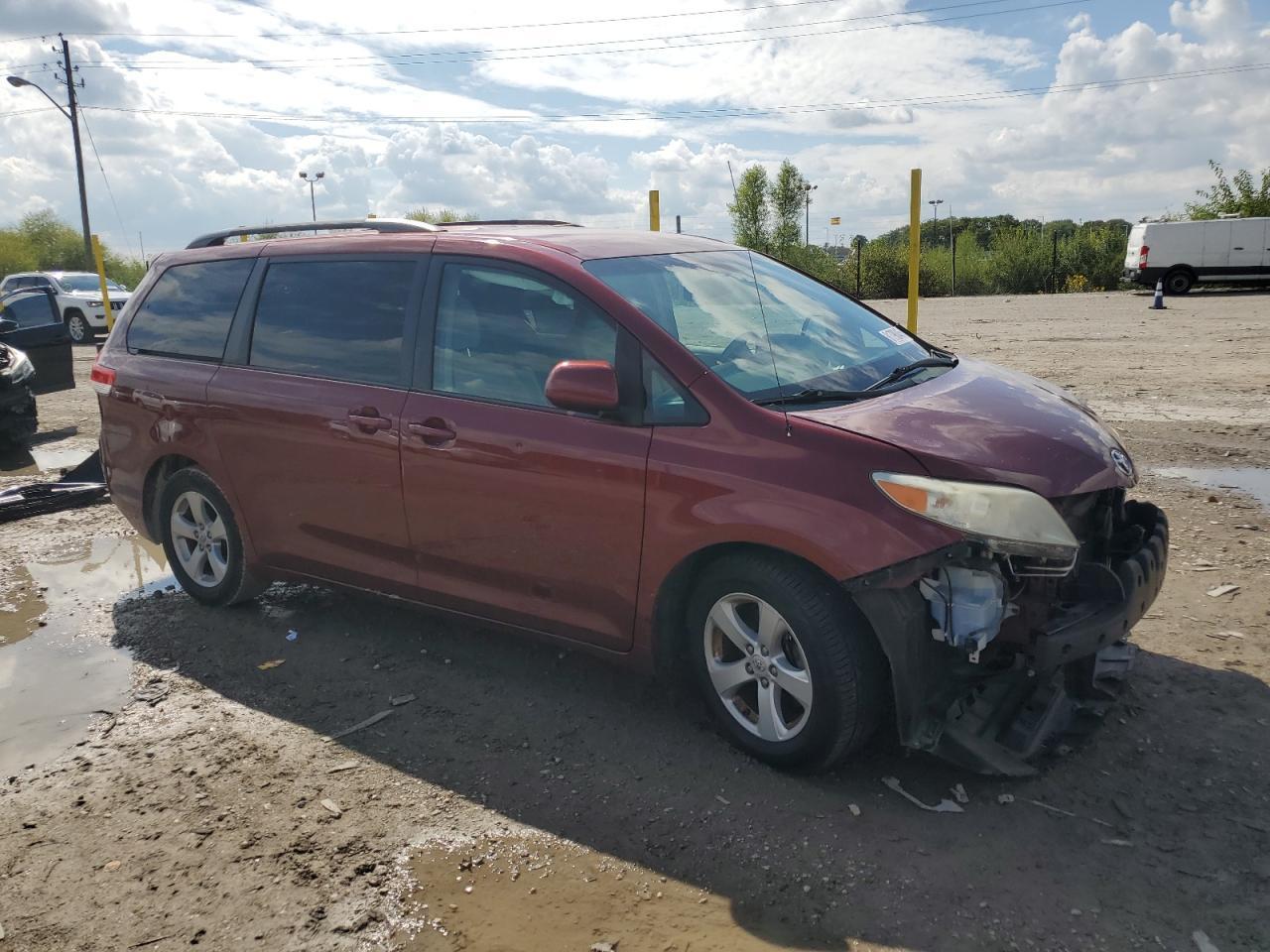 2014 TOYOTA SIENNA