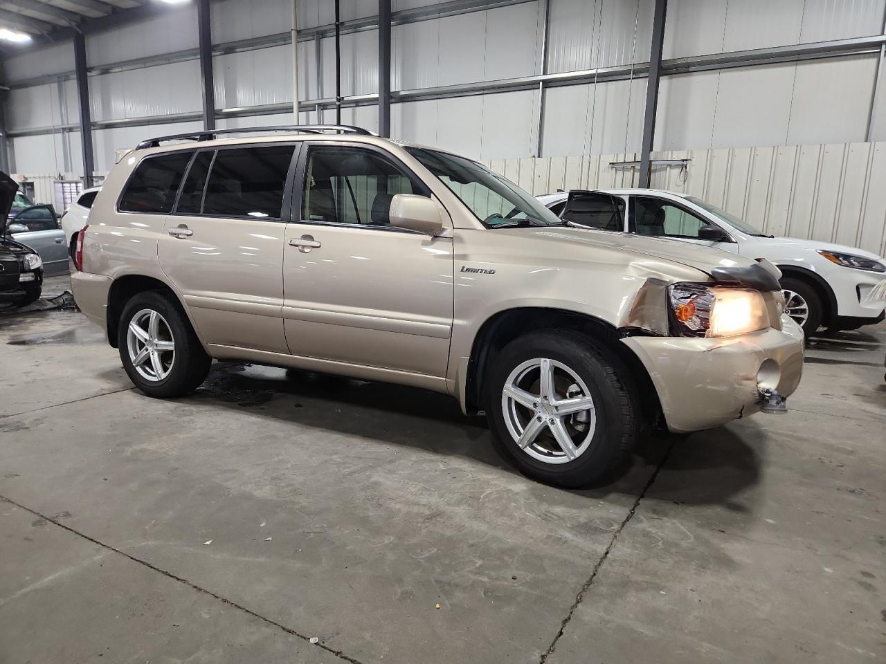 2004 TOYOTA HIGHLANDER