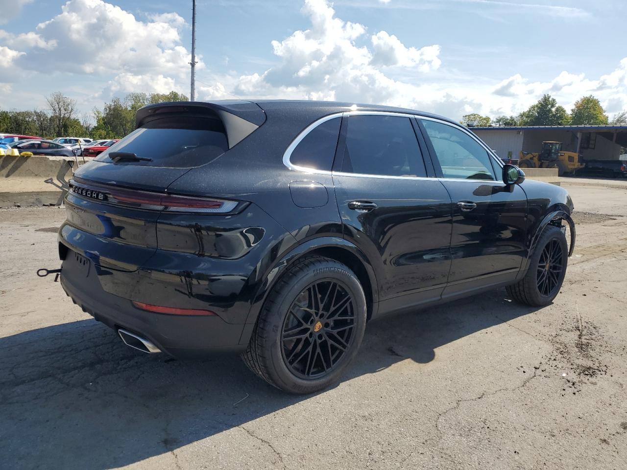 2025 PORSCHE CAYENNE
