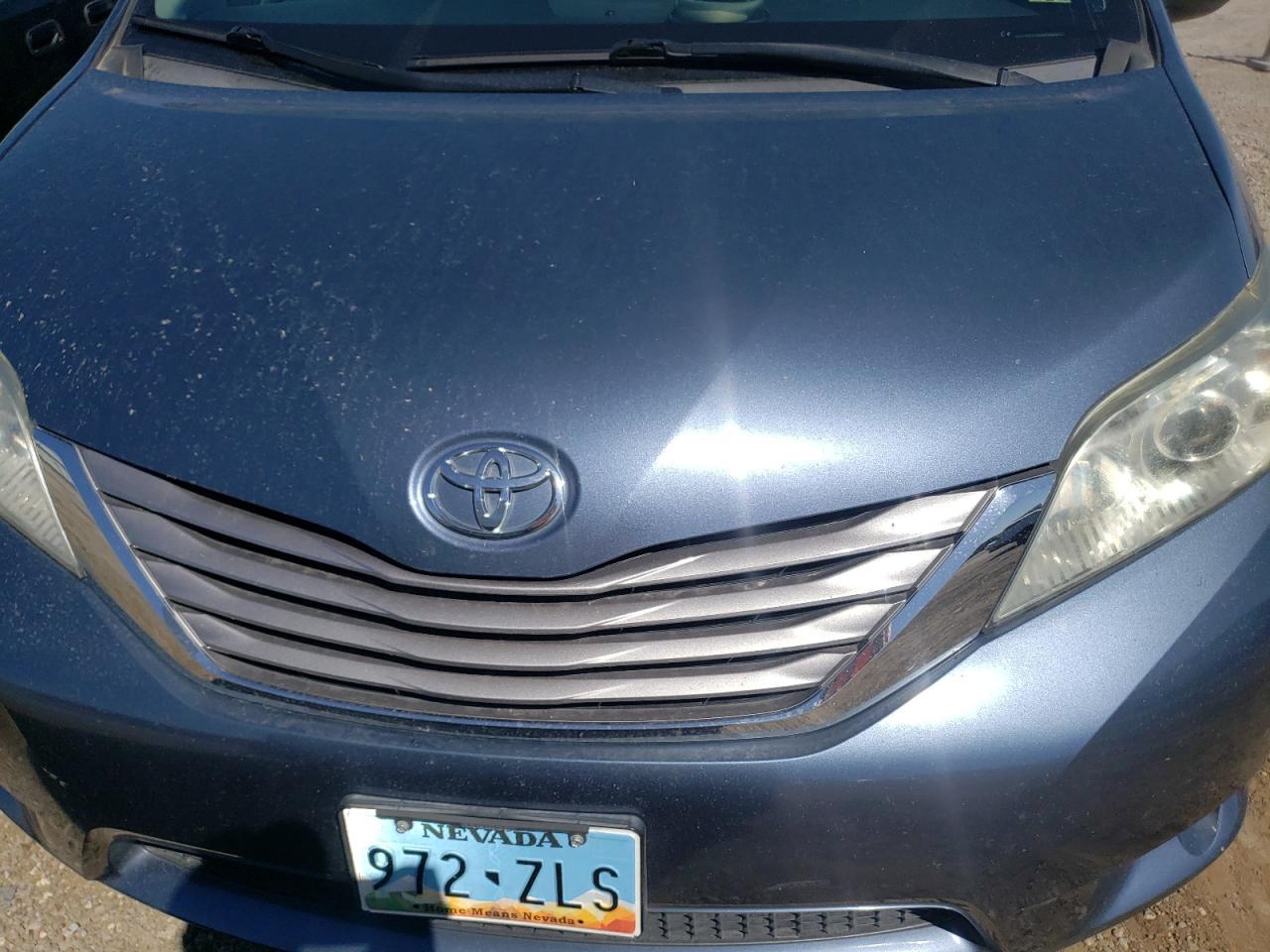 2017 TOYOTA SIENNA