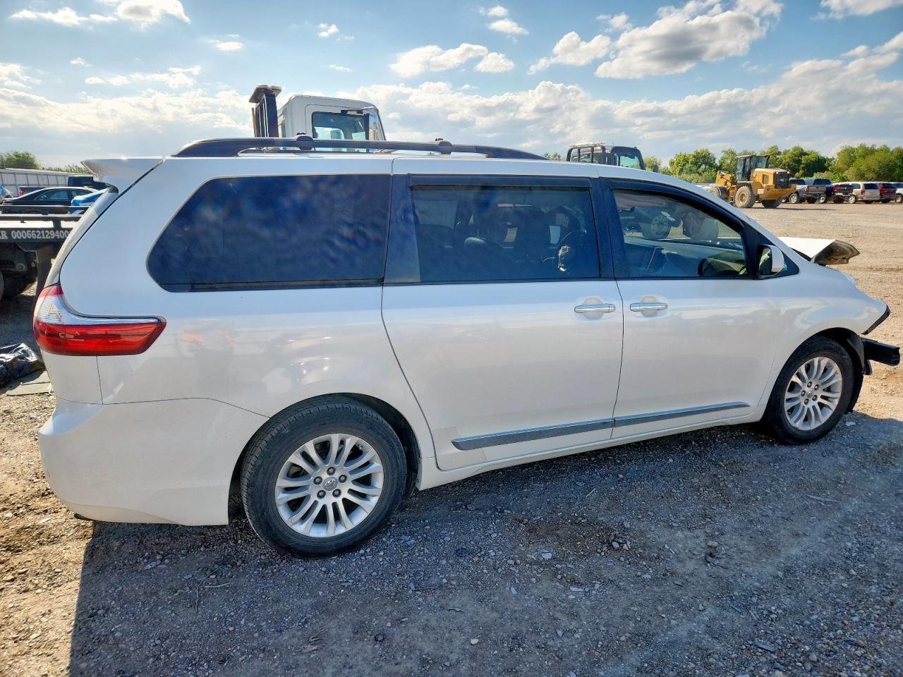 2016 TOYOTA SIENNA