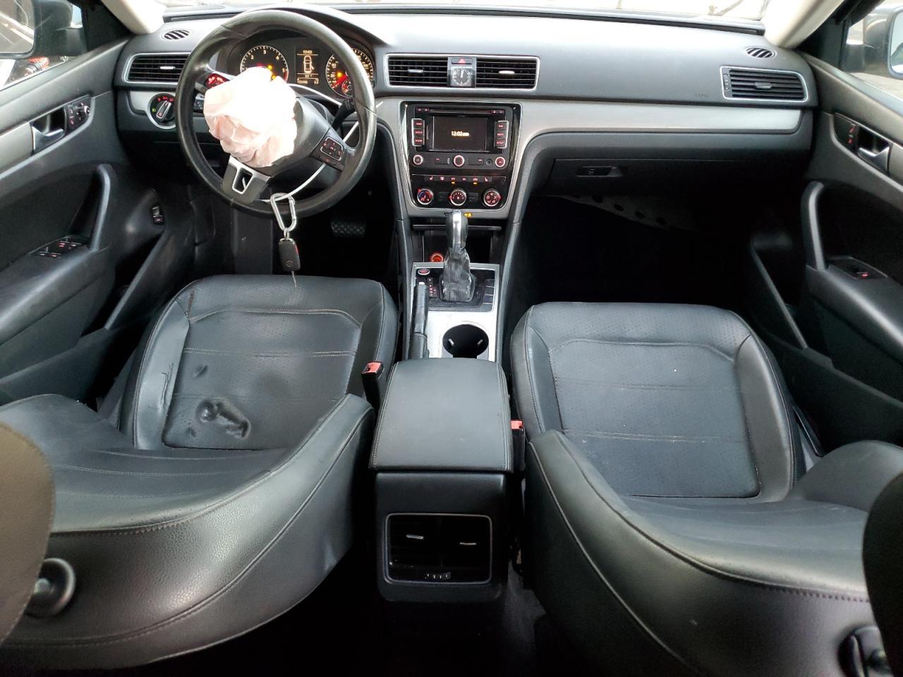 2014 VOLKSWAGEN Passat