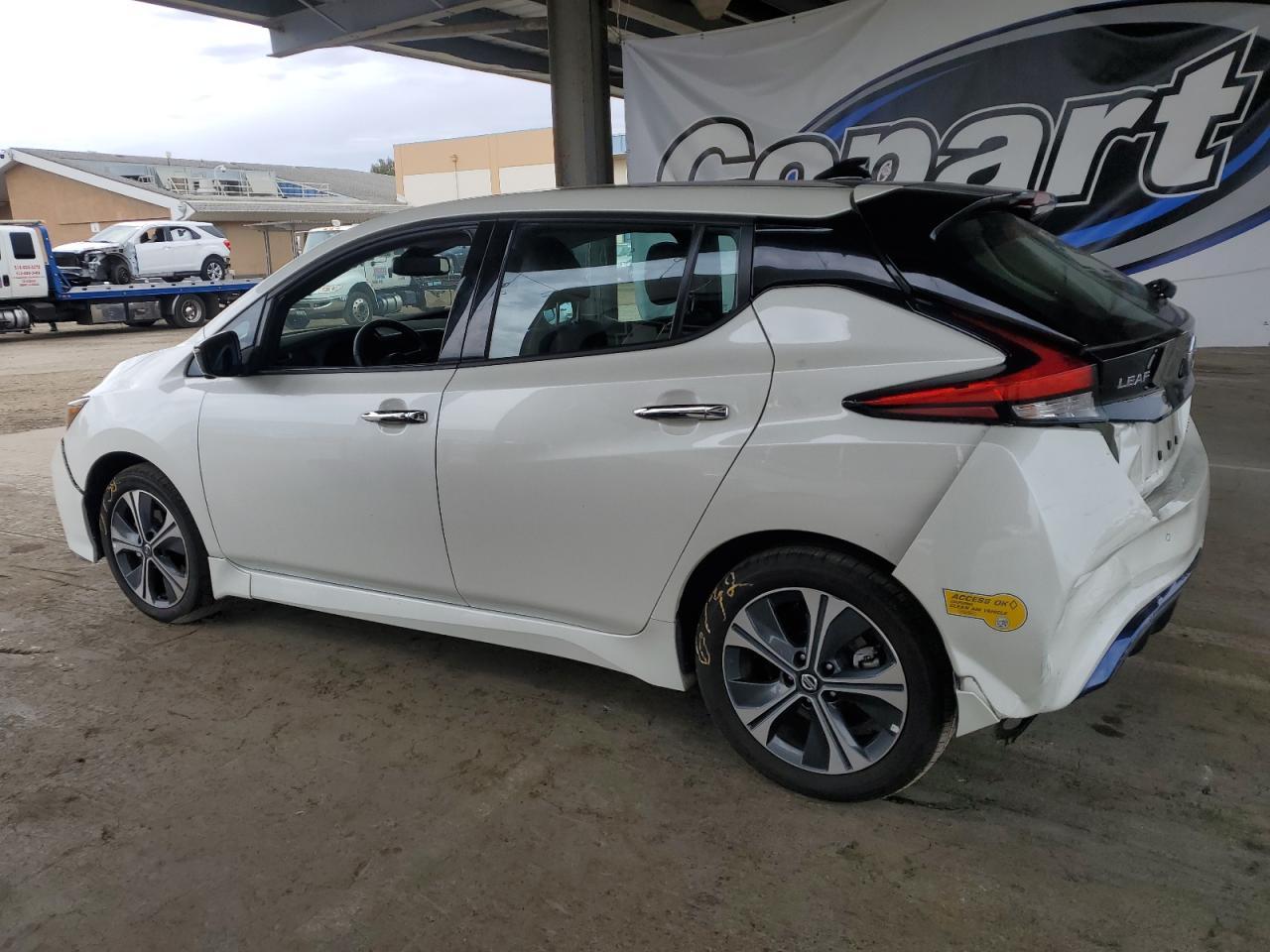 2022 NISSAN LEAF