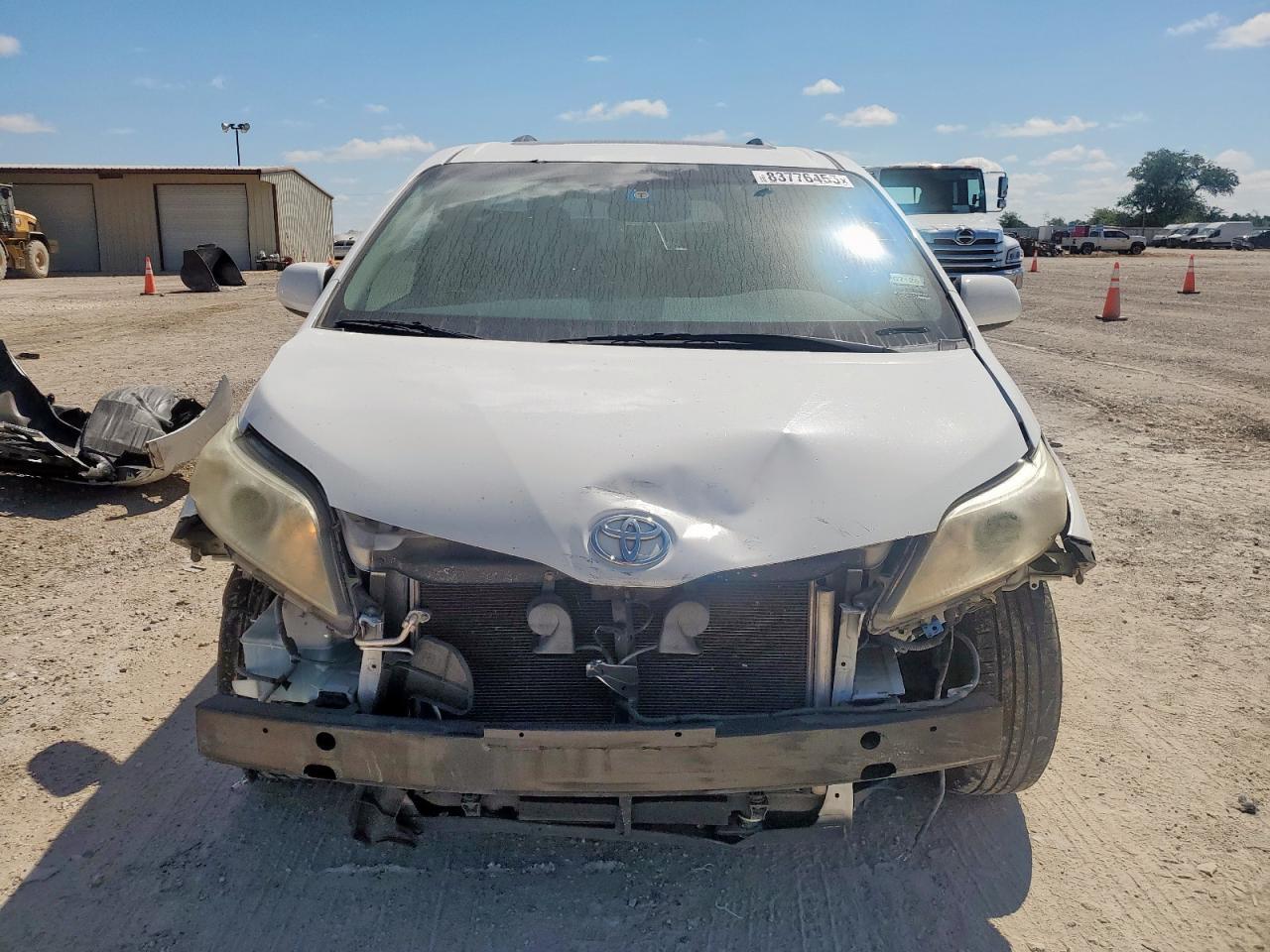 2012 TOYOTA SIENNA