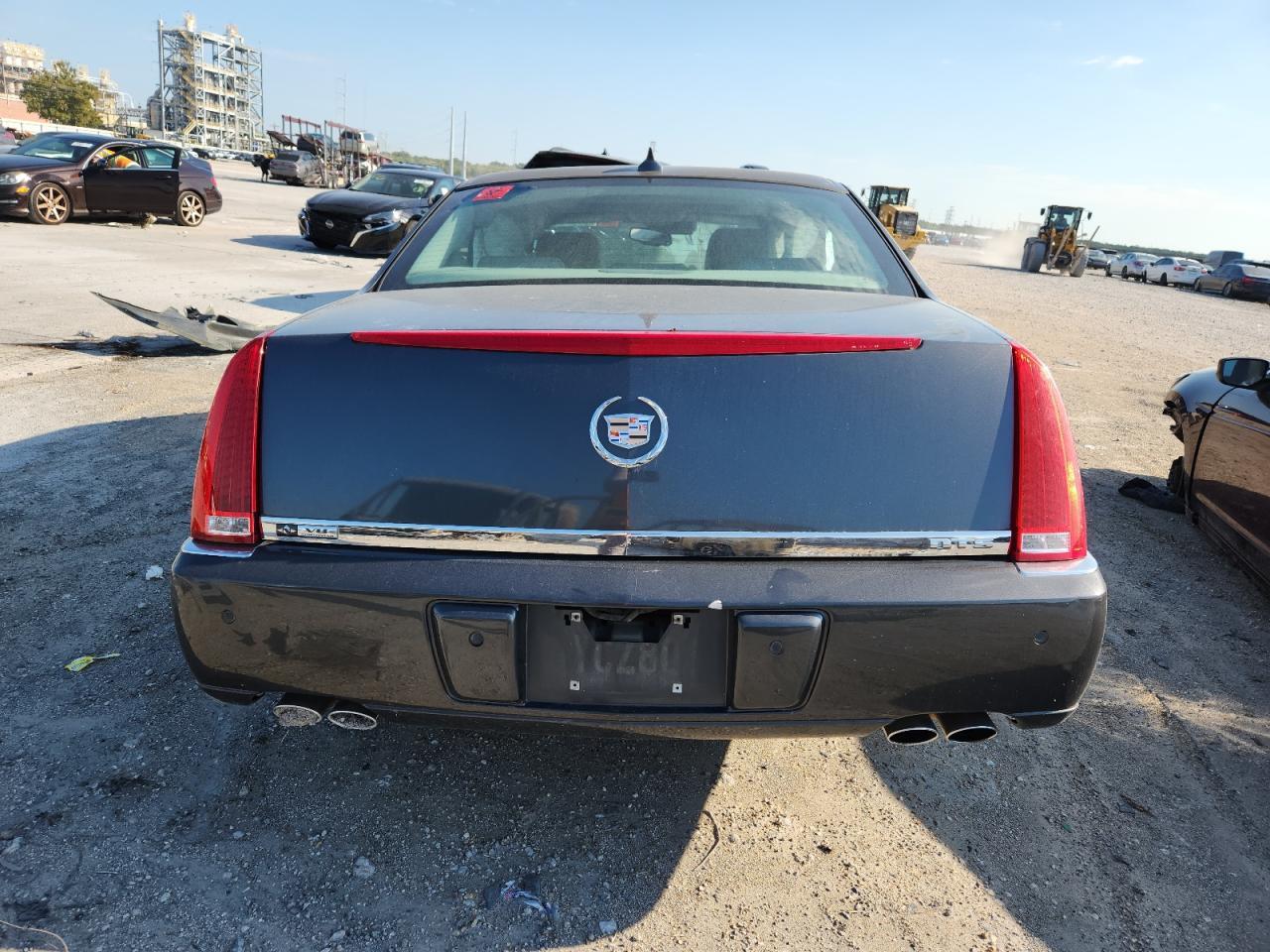 2010 CADILLAC DTS