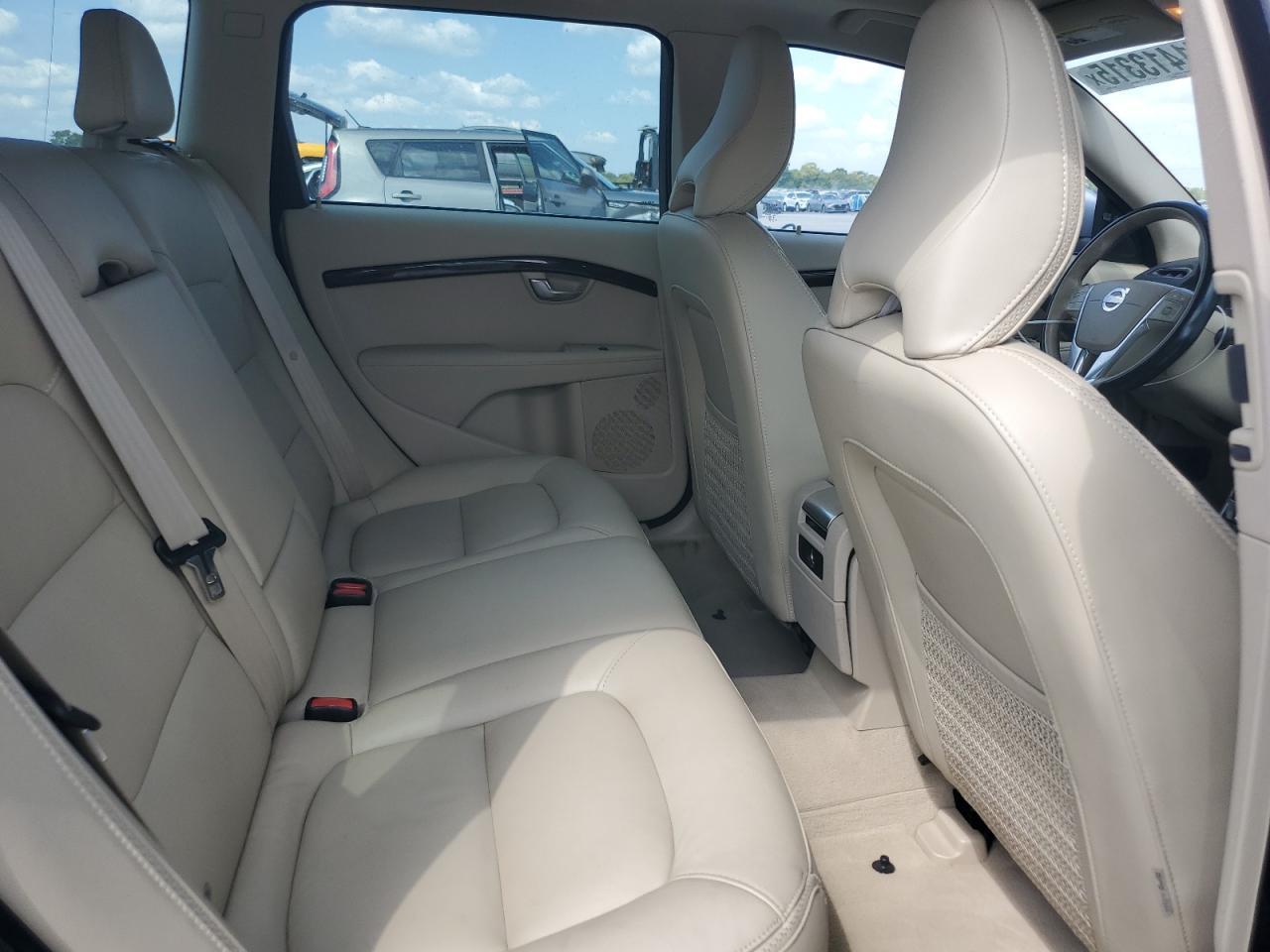 2015 VOLVO XC70
