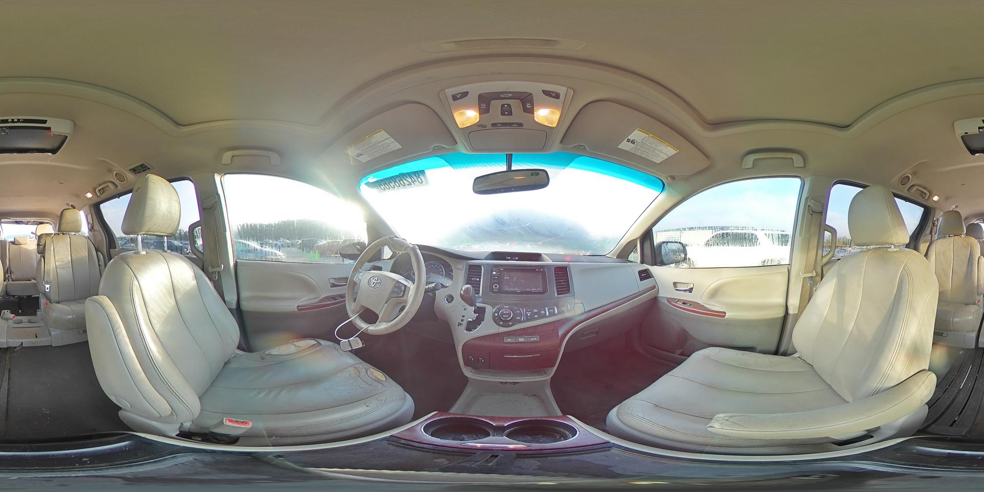 2013 TOYOTA SIENNA