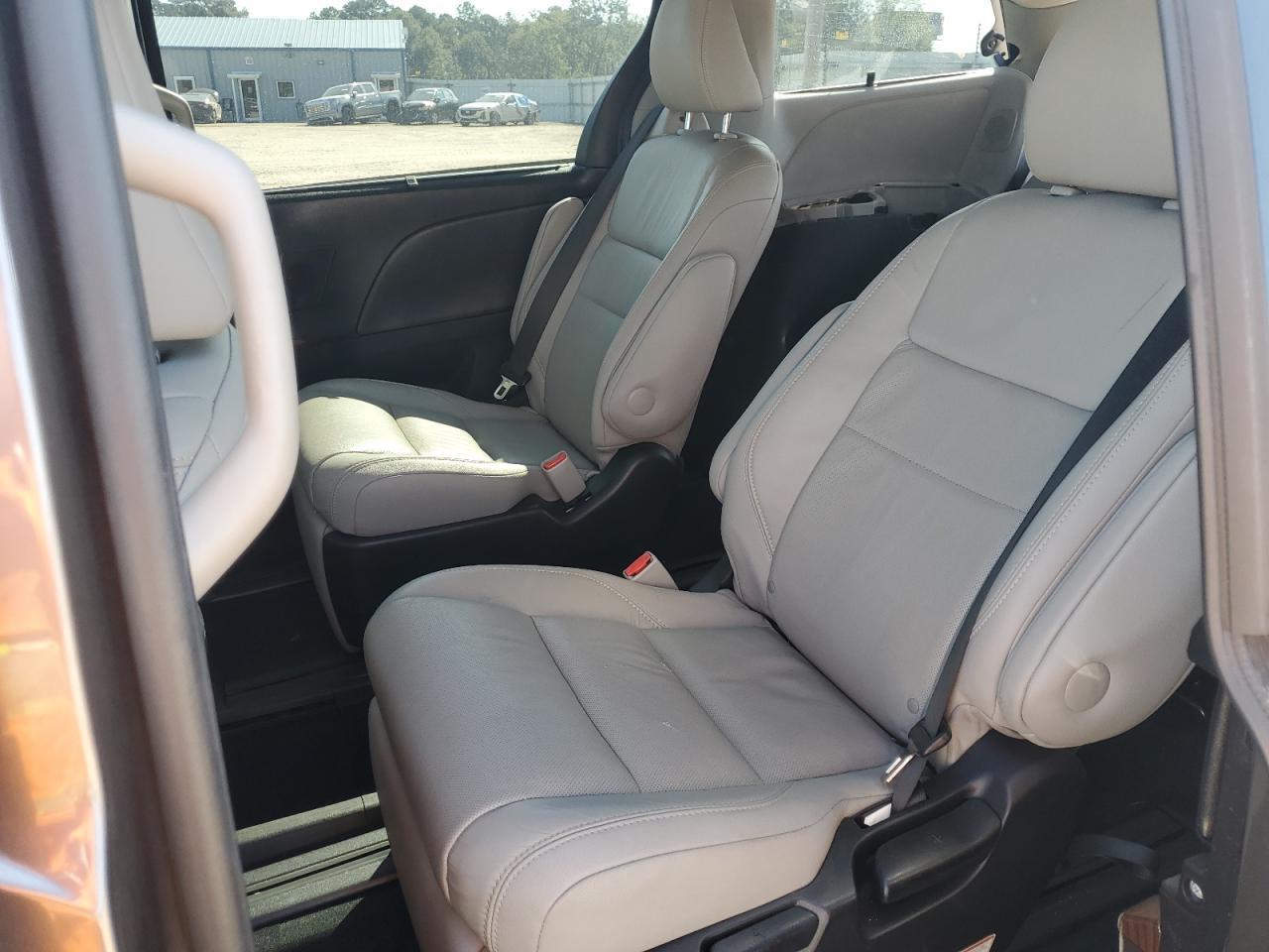 2015 TOYOTA SIENNA