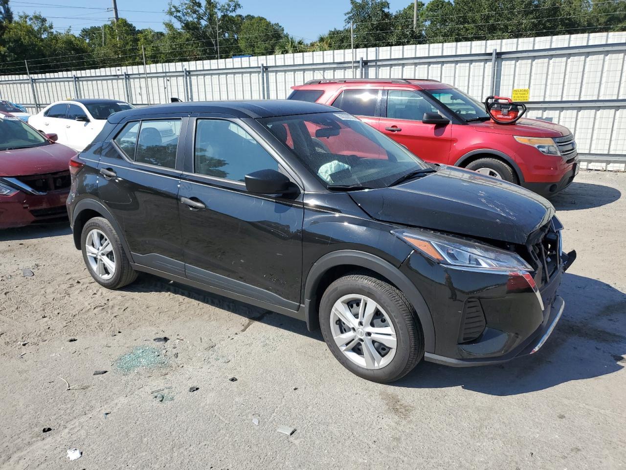 2024 NISSAN KICKS