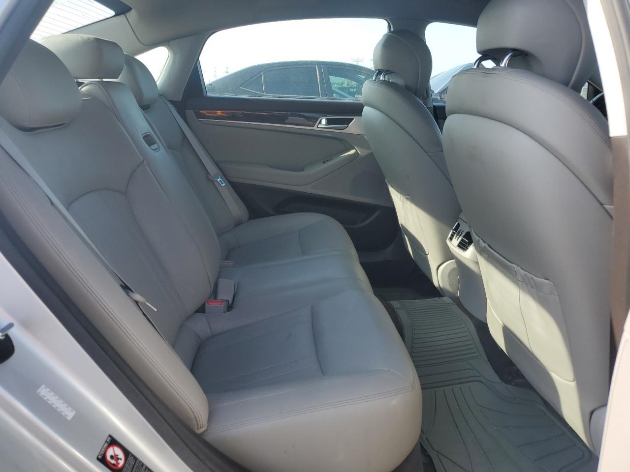 2016 HYUNDAI GENESIS